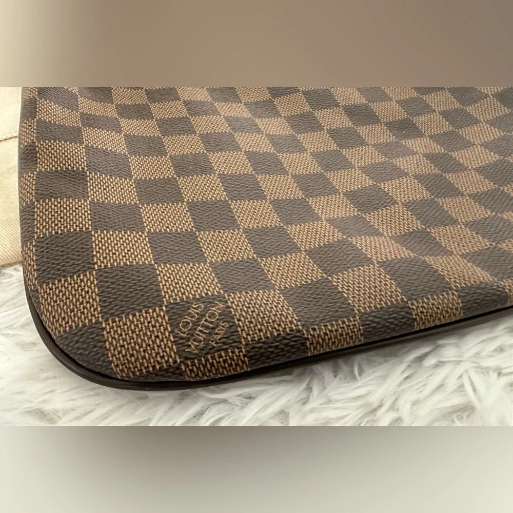 Authentic Louis Vuitton Damier Ebene DE Pochette Bosphore Crossbody Bag Rare HTF